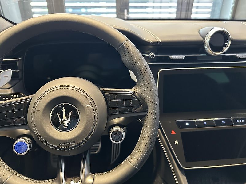 Maserati Grecale (2026) Grecale Modena 330 HP - fotka 13 z 17