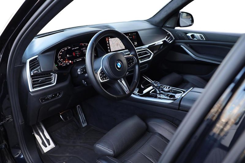 BMW X5 M50i - fotka 8 z 16