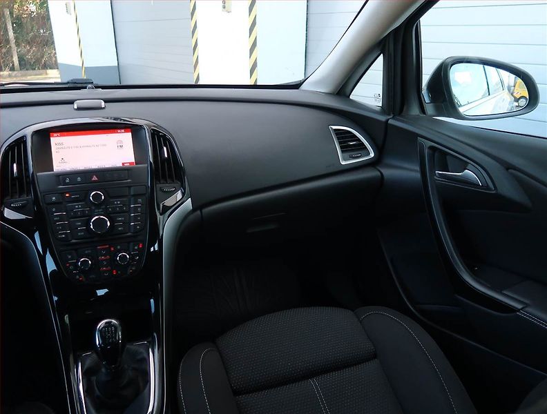 Opel Astra (2014) 1.6 CDTI, Tempomat - fotka 8 z 16