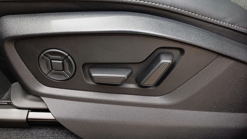 Audi Q7 S-LINE 3.0TDI WEBASTO B&O 1ČR  - fotka 24 z 44
