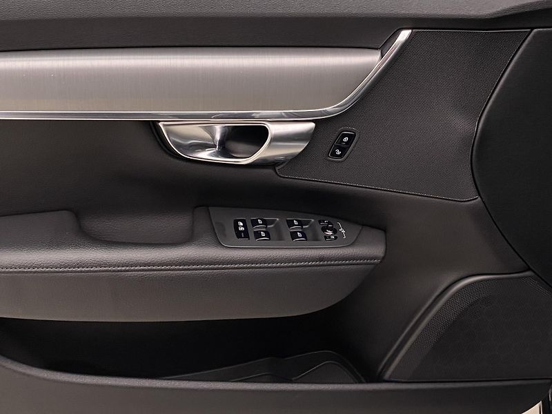 Volvo V90 D4 AWD MOMENTUM AUT  - fotka 28 z 48