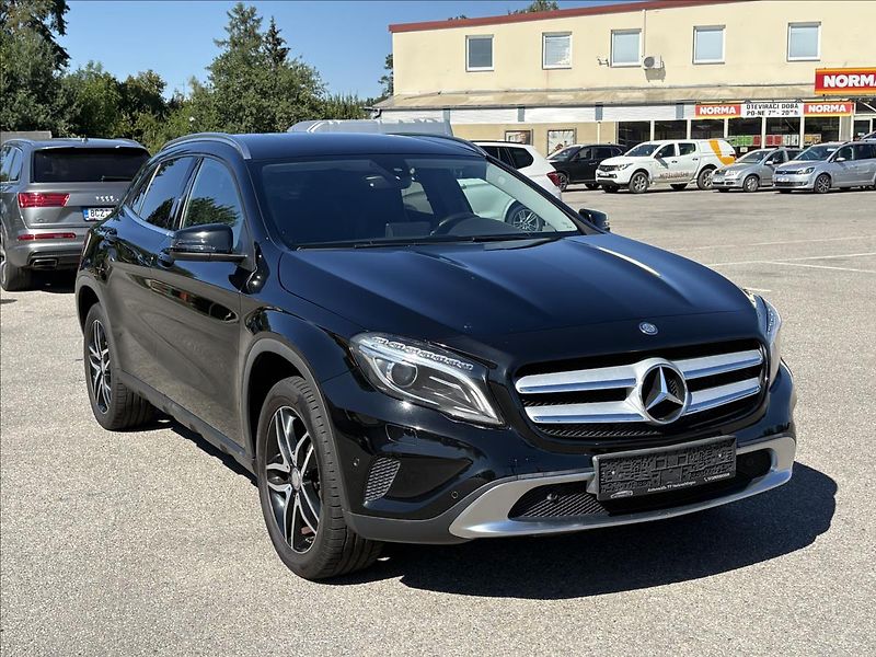 Mercedes-Benz GLA 1,6 200i 115kW Xen,Kamera,Navi - fotka 40 z 41