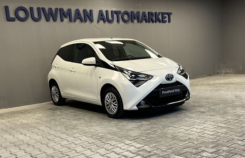 Toyota Aygo 1.0 X-PLAY - fotka 12 z 15