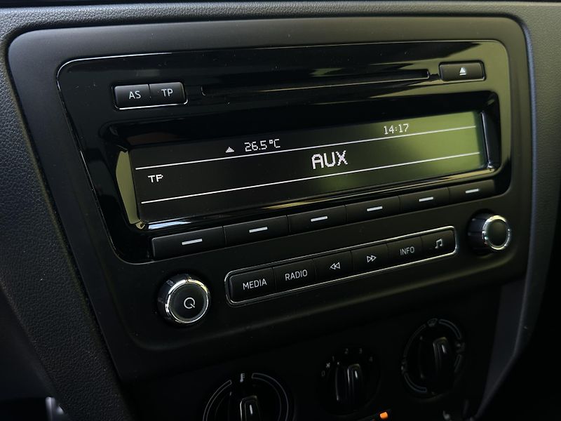 Škoda Rapid (2015) 1.2TSI/77kW *1.Maj. * PANORAMA - fotka 13 z 31