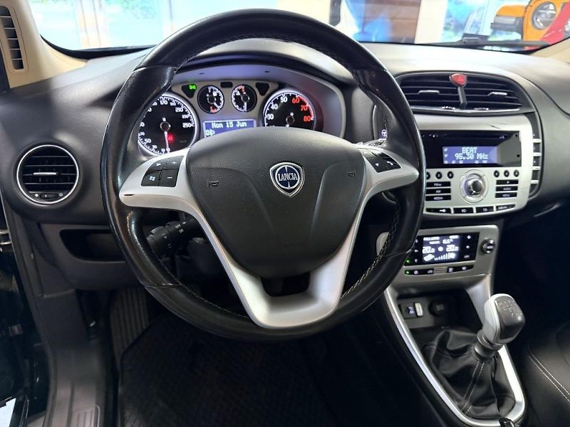 Lancia Delta (2014) 1.4 T 120k Gold - fotka 13 z 16