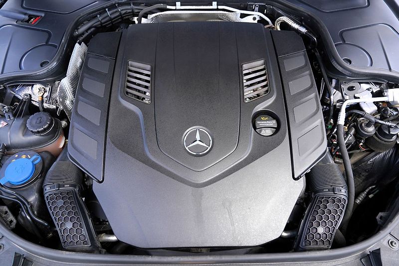 Mercedes-Benz Třídy S S560 Long 4Matic V8/470PS - fotka 10 z 34