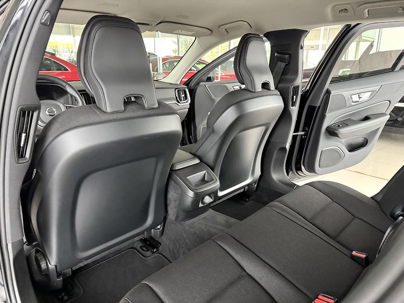 Volvo V60 B3 AUT*120kW*KeyLess*LED*Kamer - fotka 16 z 35