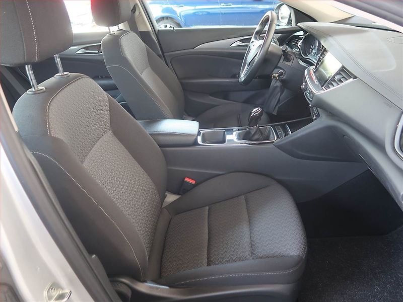 Opel Insignia (2020) 2.0 CDTI, Navi, Tempomat - fotka 9 z 16