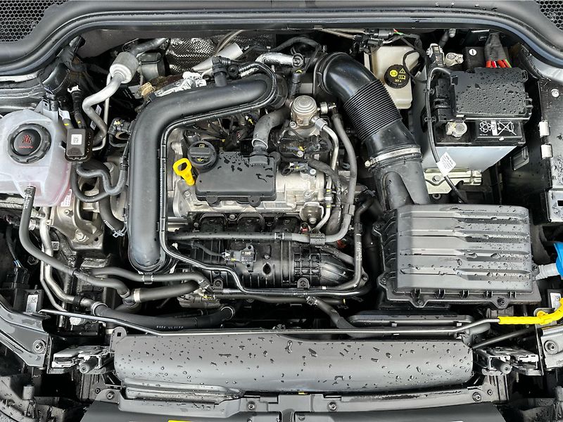 Škoda Kamiq 1,0 TSI / 85 kW Top Selection - fotka 23 z 23