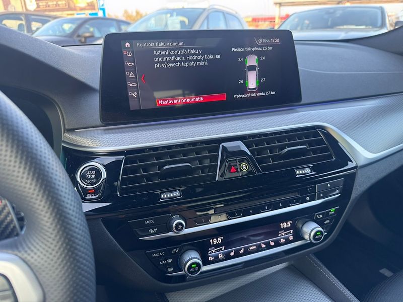 BMW Řada 5 (2018) 540i G31 3,0 250KW MPACKET 4X4 - fotka 26 z 50
