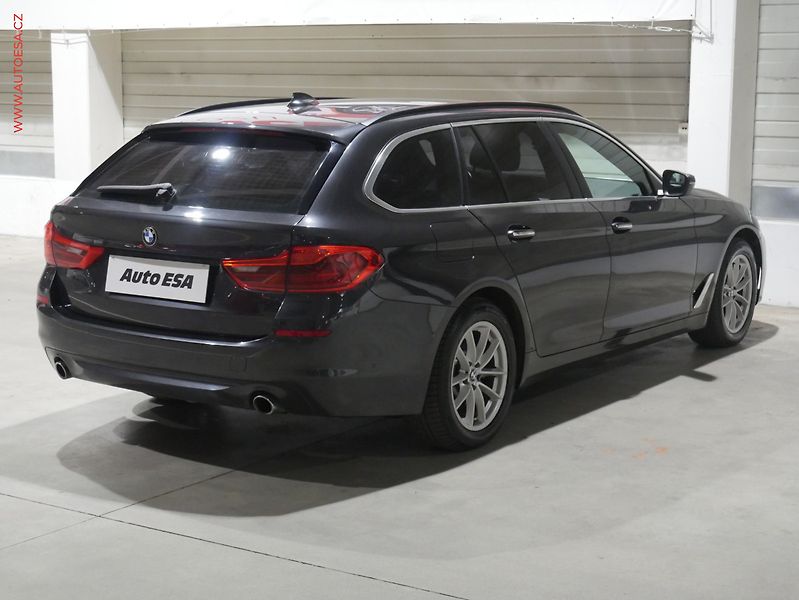 BMW Řada 5 (2017) 2.0d 520xd, AT, LED, panor - fotka 4 z 24