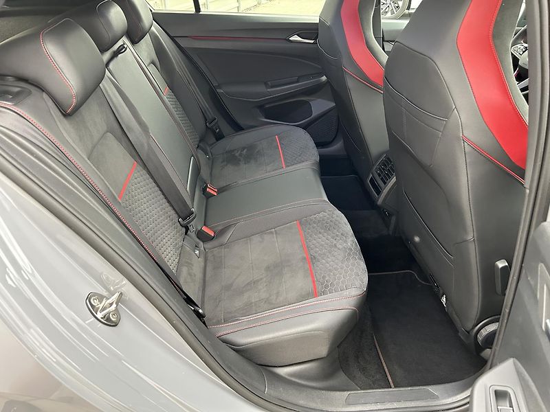 Volkswagen Golf 2.0 GTI  PERFORMANCE - fotka 27 z 30