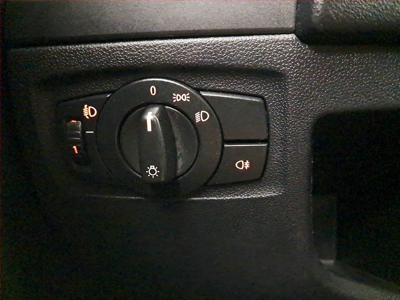 BMW Řada 1 (2004) 116i, po STK, jezdí dobře - fotka 16 z 16