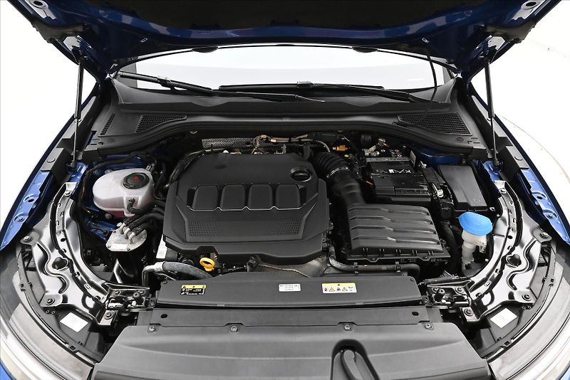 Volkswagen Passat 2,0 TDI 110 kW DSG Business Zá - fotka 9 z 33