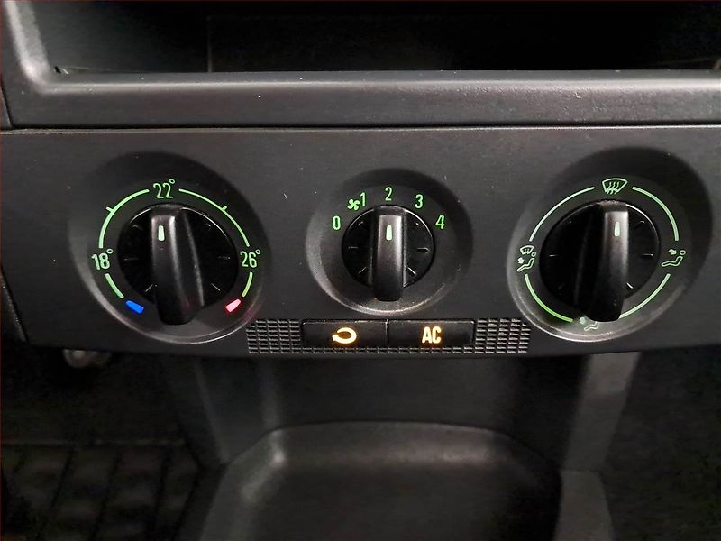 Škoda Fabia (2006) 1.2 12V, po STK, jezdí výborně - fotka 16 z 17