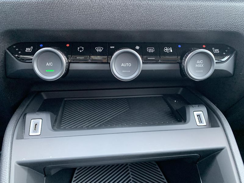 Citroën C4 X SHINE 1.2 PureTech - fotka 22 z 30