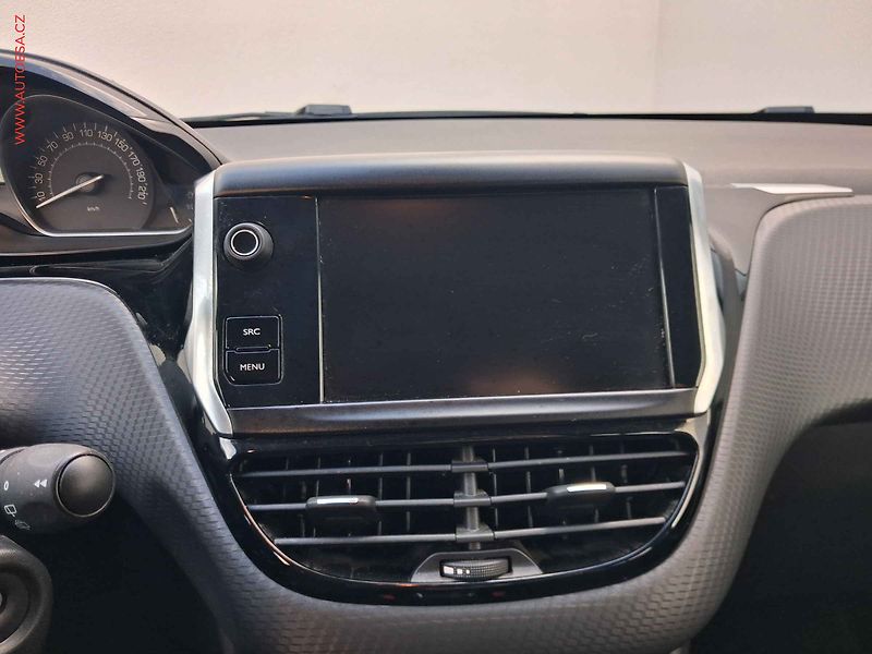 Peugeot 2008 (2017) 1.2 PT, Style, navi, TZ - fotka 14 z 18