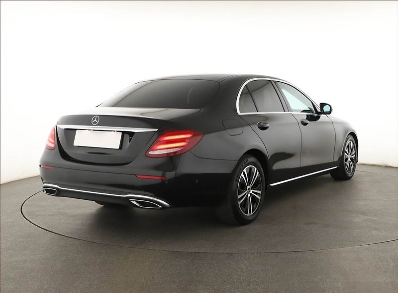 Mercedes-Benz Třídy E (2019) E 200 d - fotka 5 z 21