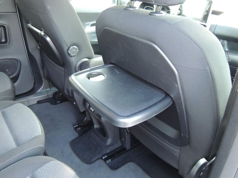Toyota ProAce City Verso (2023) 1.2T,81kw,Family,7míst,1maj.ČR - fotka 56 z 76