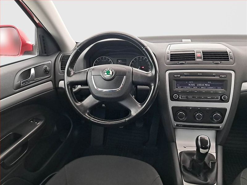 Škoda Octavia (2012) Ambition 1.6 TDI, ČR,1.maj - fotka 7 z 17