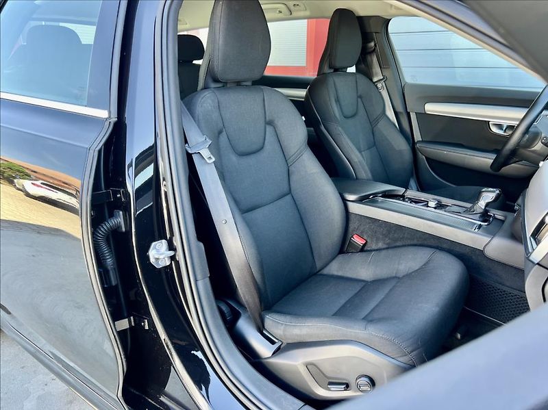 Volvo V90 2,0 T4 Drive-E R-Design Auto - fotka 20 z 48