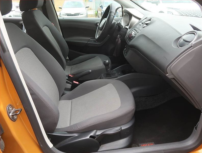 Seat Ibiza (2011) 1.4 16V, Tempomat - fotka 9 z 15