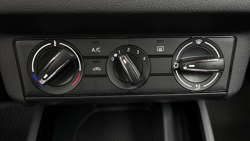 Škoda Scala 1.0 TSI Ambition - fotka 13 z 23