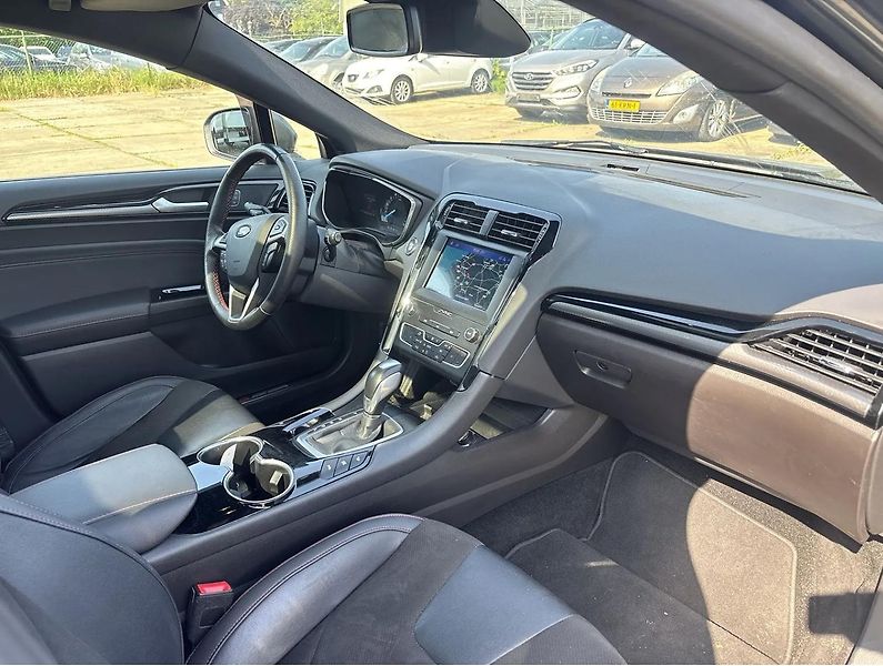Ford Mondeo (2020) 2.0 HEV 138 kW eCVT ST-Line - fotka 7 z 19