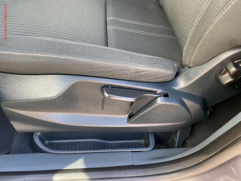 Ford C-MAX (2014) 1.6 TDCi, Titanium - fotka 14 z 18