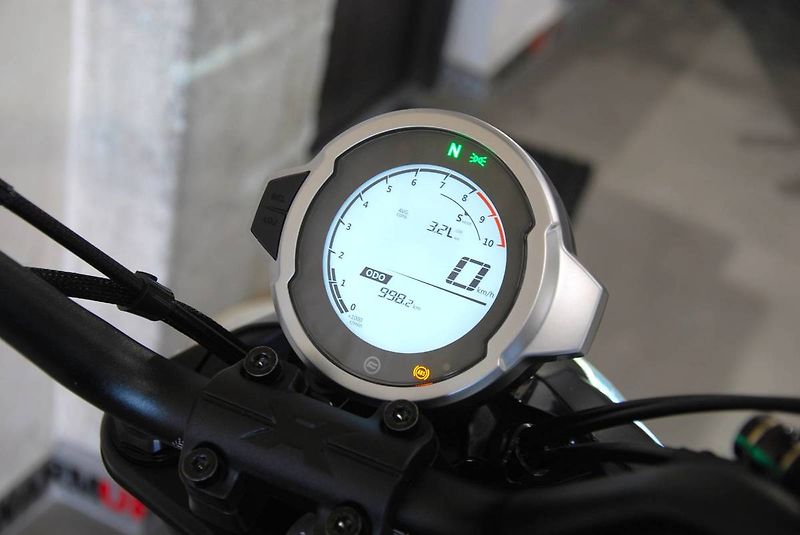 CFMOTO 300 CL-X (2026) 300CL-X - prezentační model,99 - fotka 12 z 20