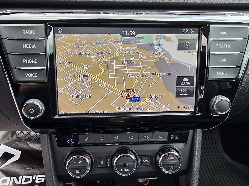 Škoda Superb 140KW DSG WEBASTO PANORAMA  - fotka 26 z 35
