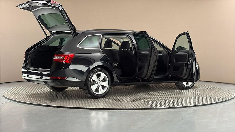 Škoda Superb 2.0 TDI Ambition Combi - fotka 6 z 29