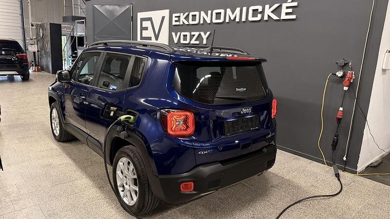Jeep Renegade (2020) 1.3 T4 PHEV,4x4,50km dojezd - fotka 13 z 59