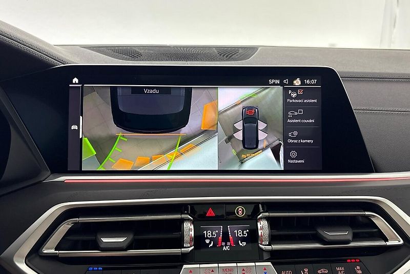 BMW X7 M50i - fotka 25 z 31