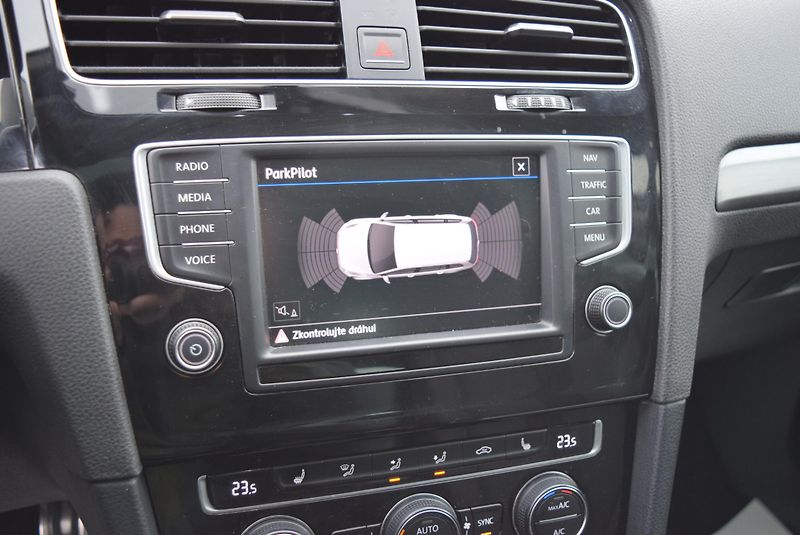 Volkswagen Golf Variant (2016) 1.4TSI 92kw CLBMT BMT PAN TAŽ - fotka 27 z 49