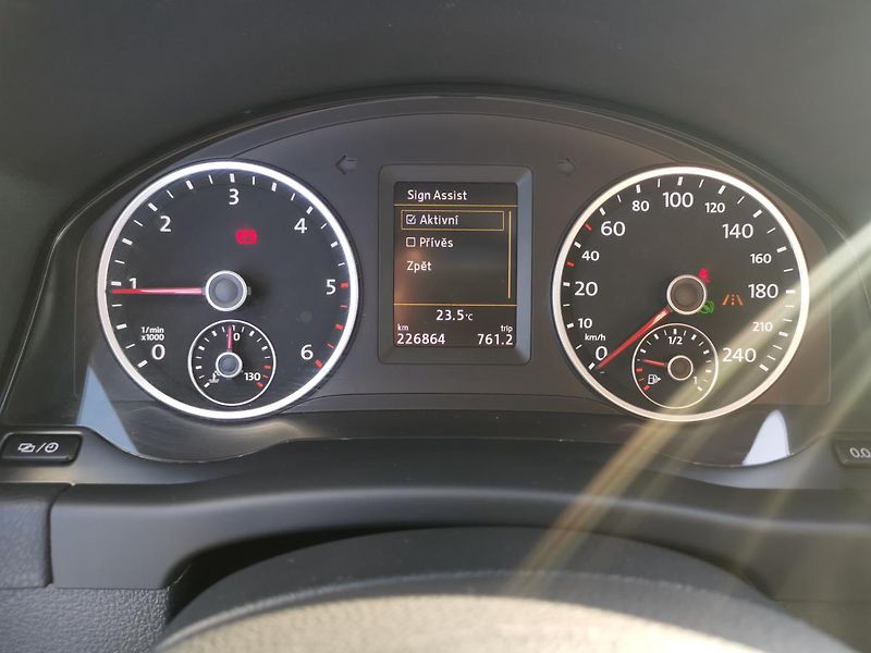 Volkswagen Tiguan (2015) 2,0TDI 130kW DSG ICUP 4x4 1MAJ - fotka 53 z 91