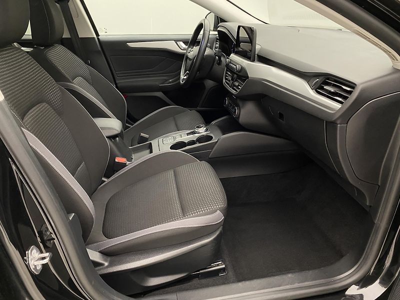Ford Focus 1.5 ECOBOOST TITANIUM AUT - fotka 23 z 40