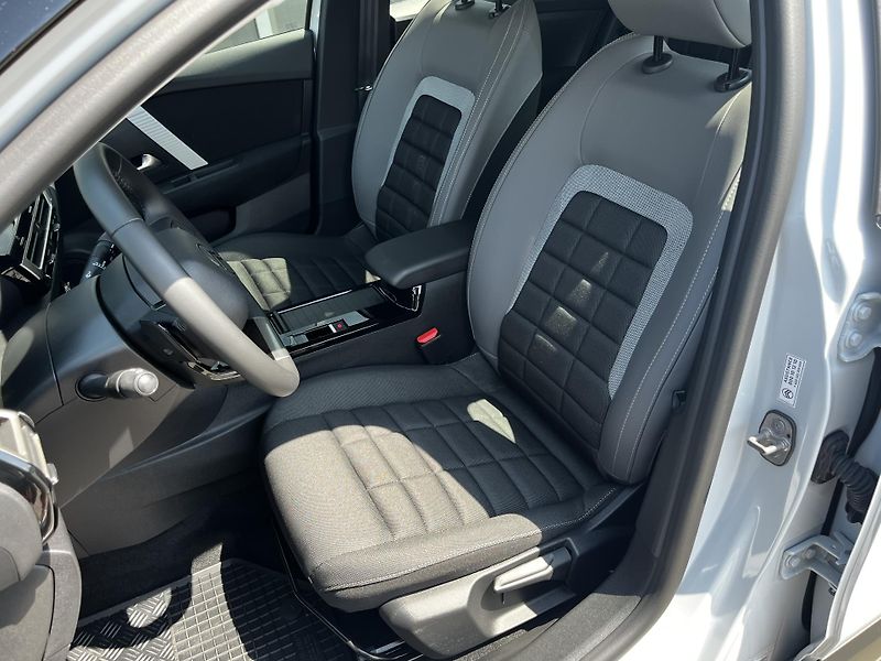 Citroën C4 (2025) PLUS Petrol 130k Automatic  - fotka 7 z 29