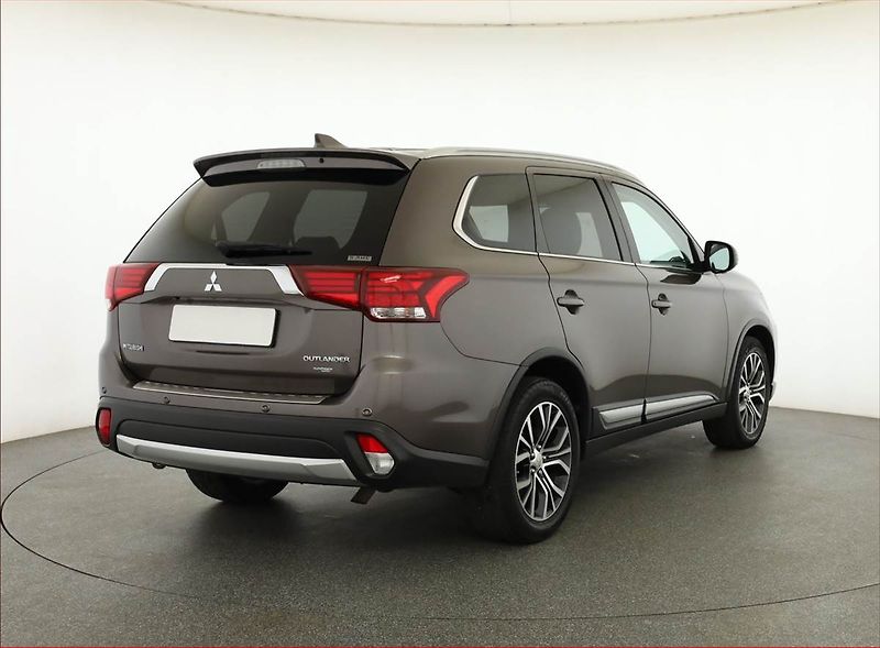Mitsubishi Outlander (2017) 2.2 DI-D, 4X4, Automat - fotka 5 z 21