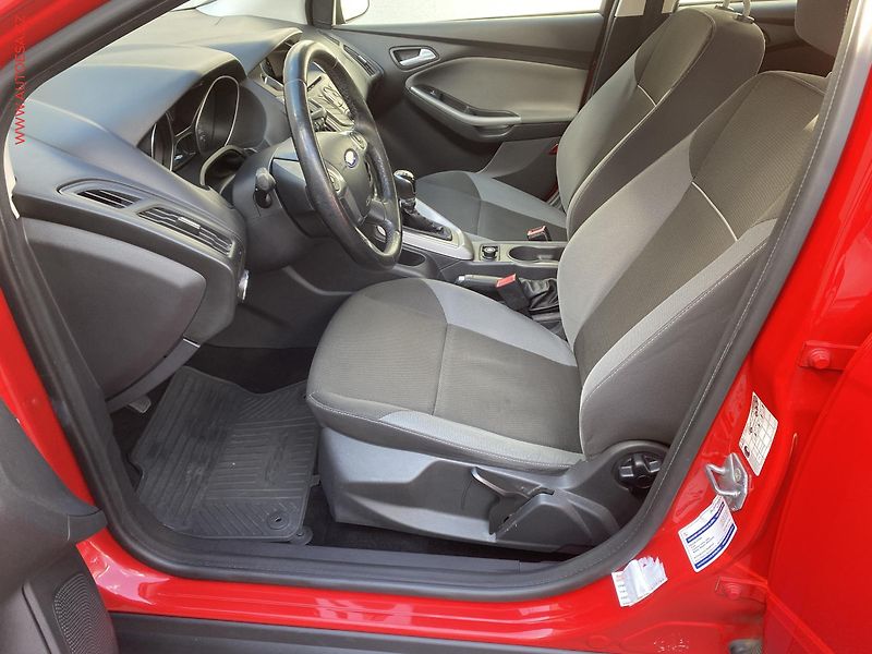 Ford Focus (2012) 1.6i, ČR, AC, park.čidla - fotka 9 z 15