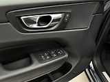 Volvo XC60 B4 AWD MOMENTUM PRO AUT - náhled 40