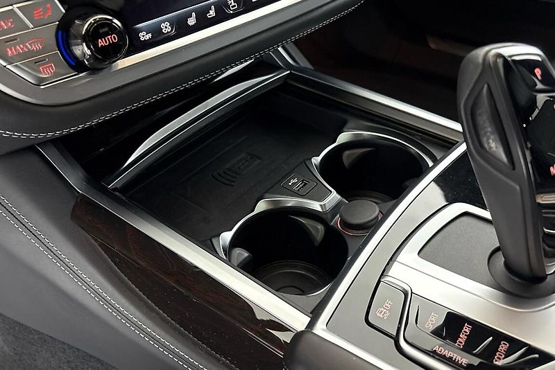 BMW Řada 7 M760Li xDrive - fotka 21 z 22
