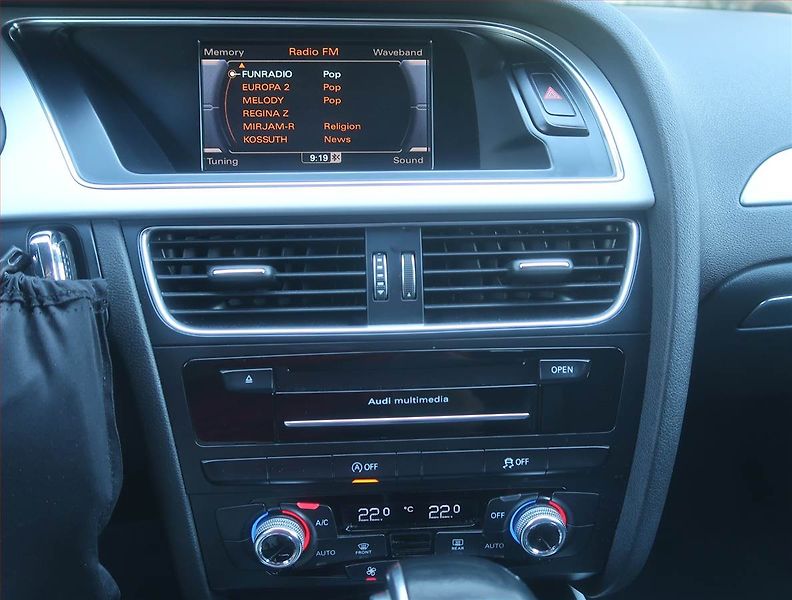 Audi A4 (2015) Attraction 2.0 TDI, 4X4 - fotka 12 z 15