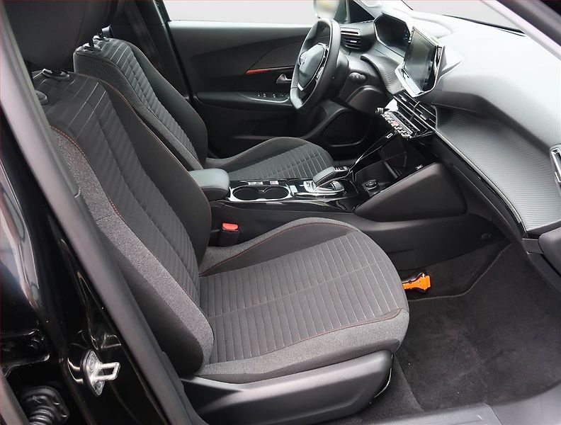 Peugeot 2008 (2021) Active 50 kWh, SoH 90% - fotka 9 z 22