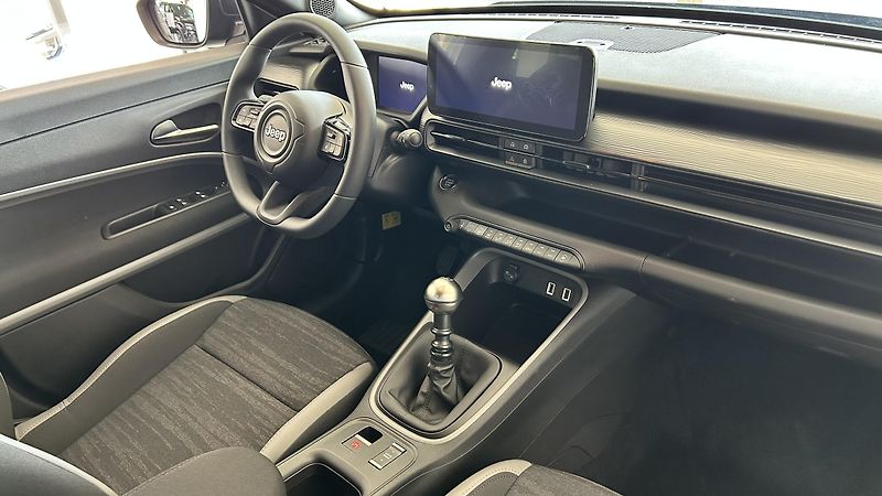 Jeep Avenger 1.2i 100k Longitude  MT6 - fotka 7 z 12