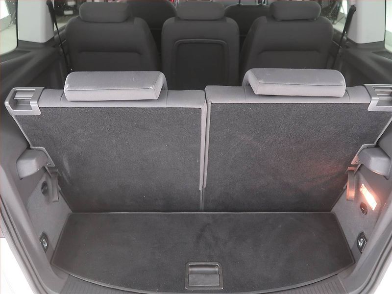Volkswagen Touran (2012) Comfortline 1.4 TSI, 7 míst - fotka 21 z 22
