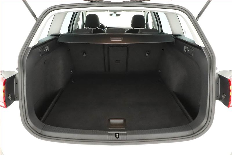 Volkswagen Golf (2019) 1.6 TDI, Tempomat - fotka 17 z 18