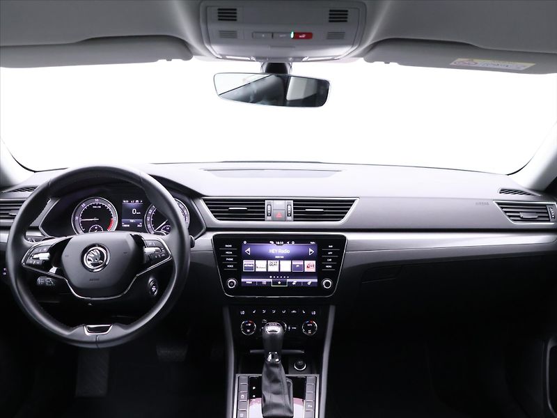 Škoda Superb 2,0 TDi Style 4x4 DSG DPH CZ - fotka 25 z 33