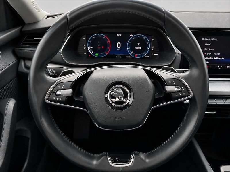 Škoda Octavia 2,0 TDi EXECUTIVE DSG - fotka 10 z 10