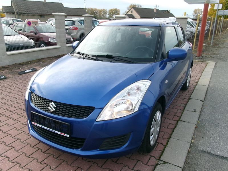 Suzuki Swift (2011) 1,3i KLIMA 4x4 VÝHŘEV USB - fotka 1 z 25